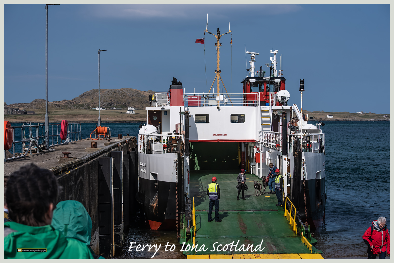 Ferry to Iona Scotland DSC_2733.jpg
