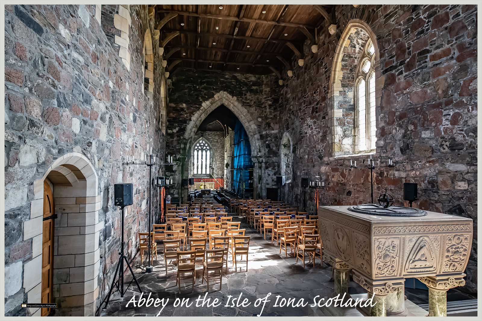 Abbey on the Isle of Iona Scotland DSC_2770.jpg
