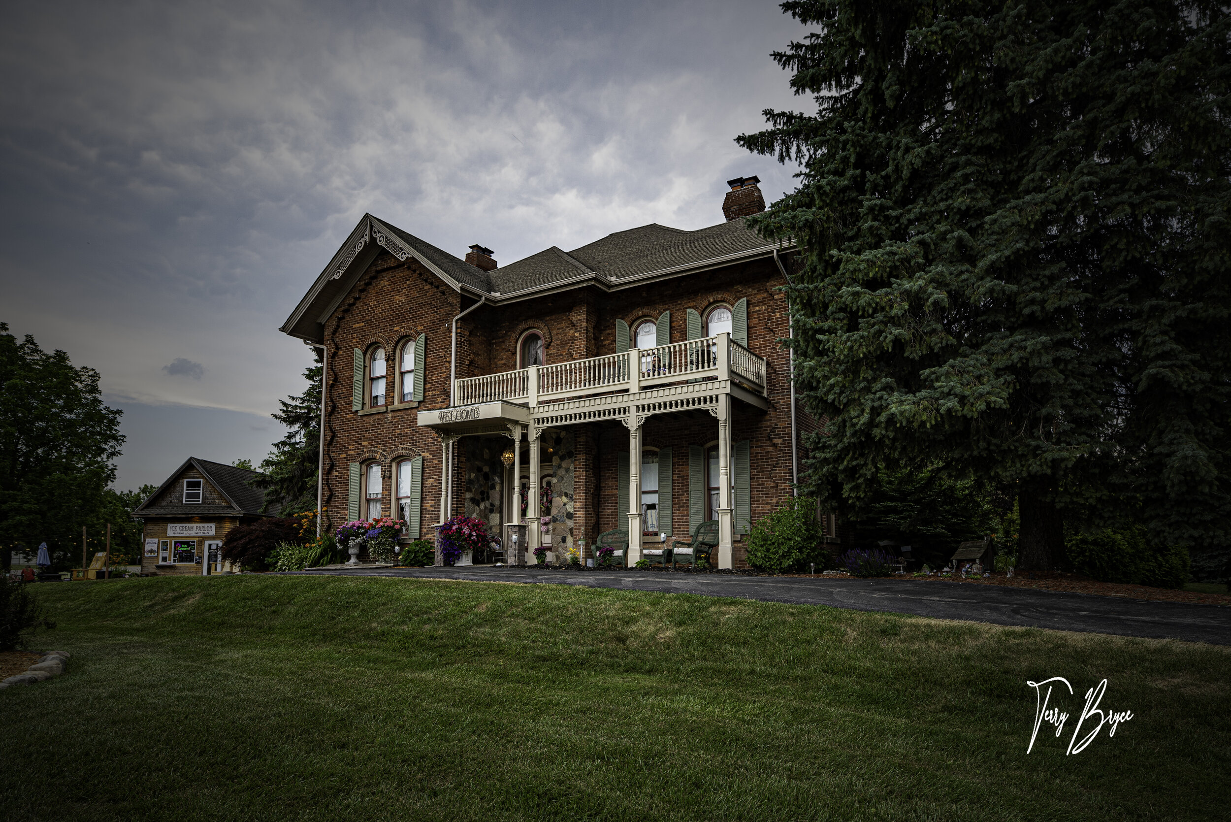A Night to Remember Bed and Breakfast 5712 Main St Lexington, MI 48450