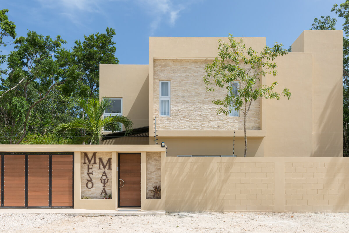 Lupitaexterior-1 (2).jpg