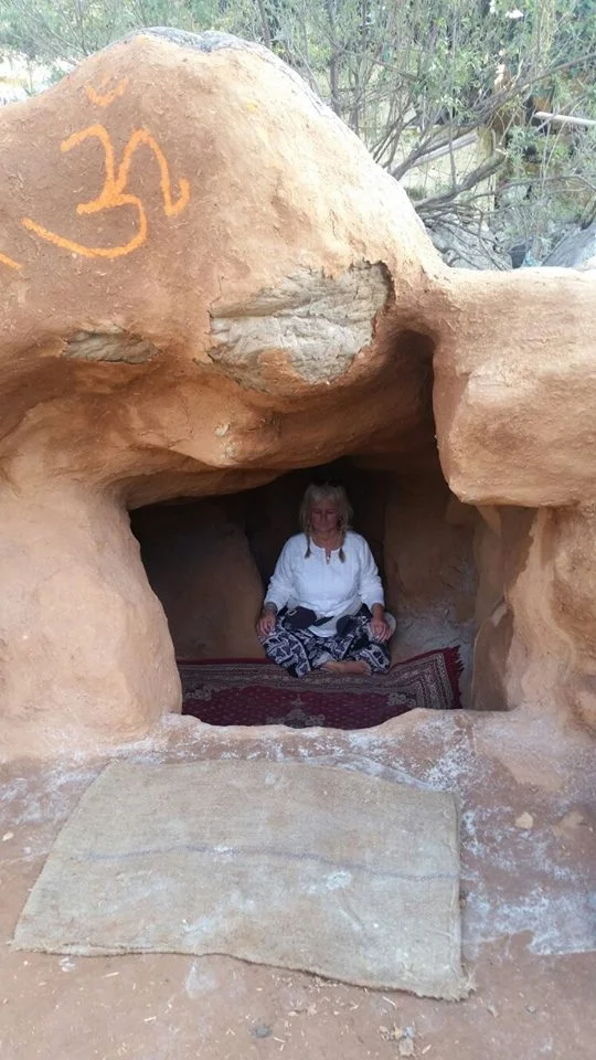 Priya meditates with her new name in the cave of Mast Ram Baba beside the Ganges 💖&nbsp;
