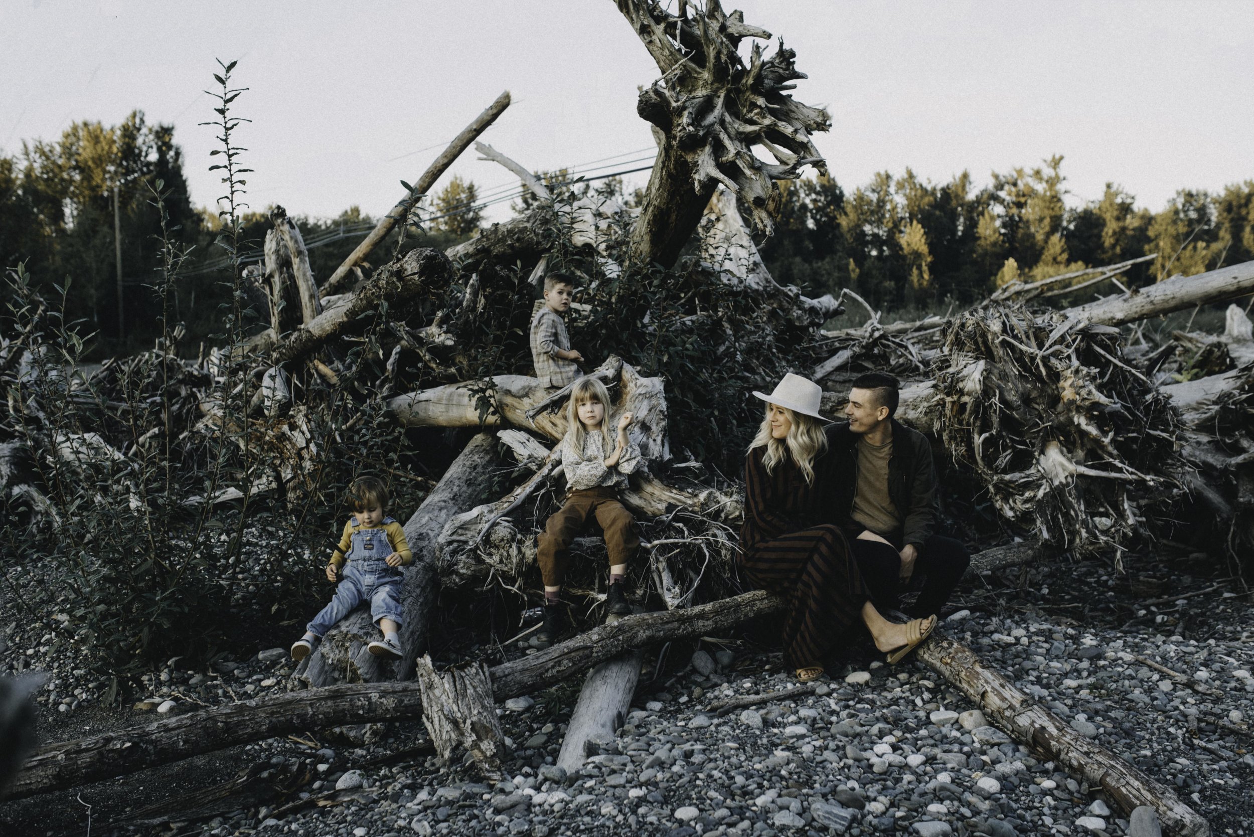 Vancouver Family Photographer - Family Sitting On Logs