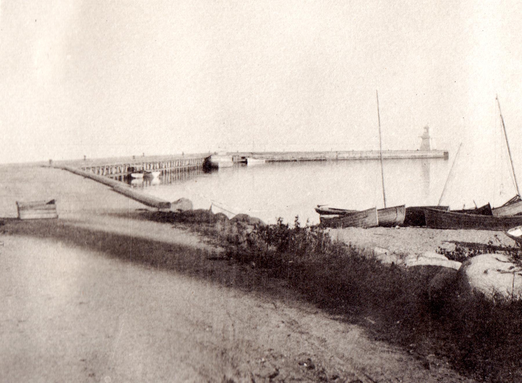1908c view of harbour - 1981 Olafson Scrapbook.jpg