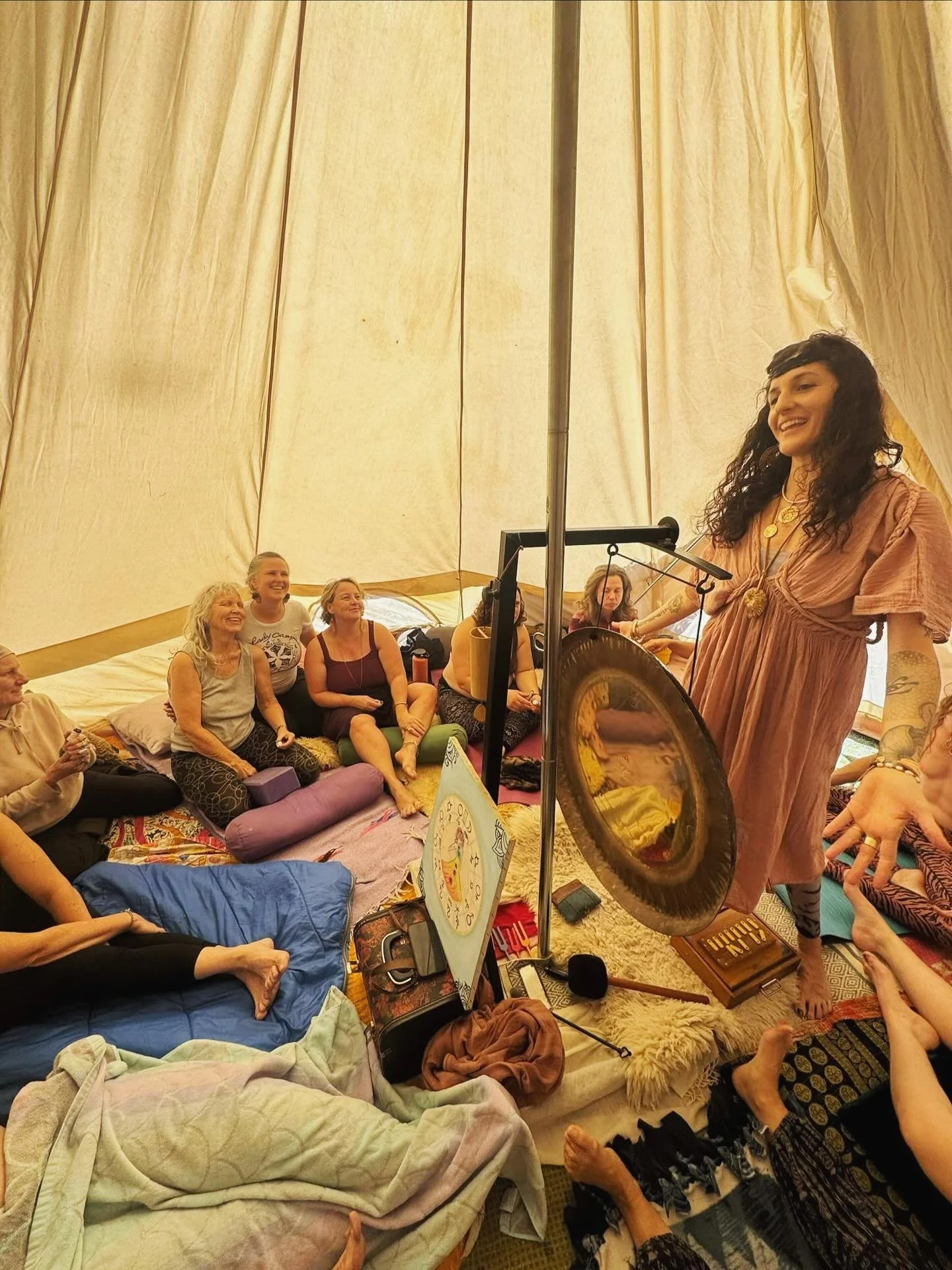 Mystical days hosting cosmological acupuncture and sound healing journeys for empowered women thanks @mamelanya and your LadyCamp family ~ #cosmologicalacupuncture #communityacupuncture #meecurybath #mahamitrunjaya #lordsaturn #soundhealing #soundhea