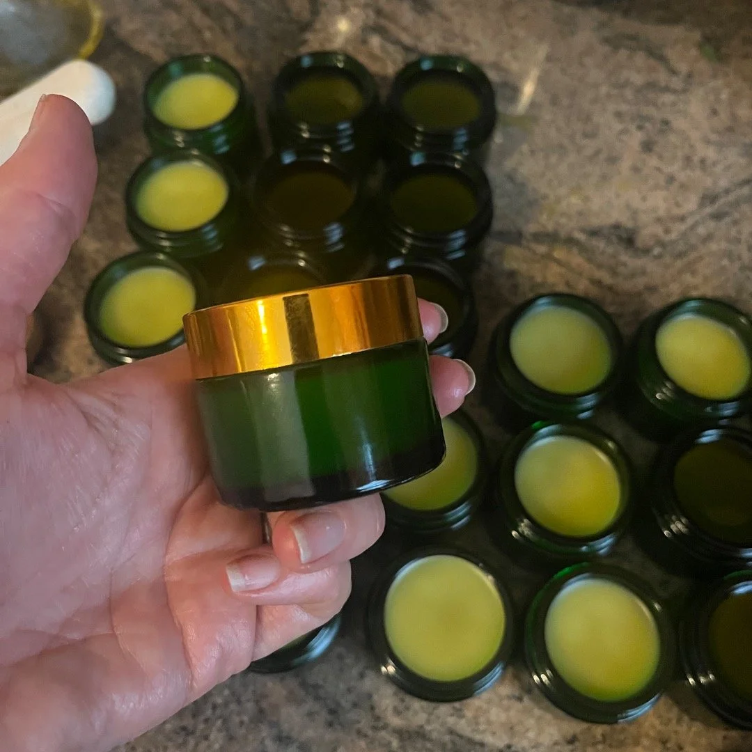 My wild foraged green salve has a new look 👁️ ~ it is a powerhouse of local herbal allies, calendula, plantain, comfrey, st johns, burdock leaf and added myrrh essential oil to this batch for its wound healing powers. Ill be hosting a pop up herbal 