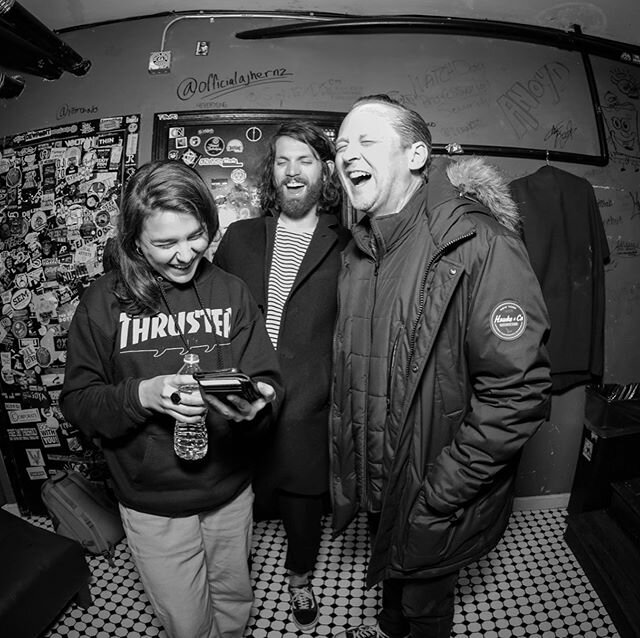 pre gig giggles with my boys. miss this. swipe for a giggle
📸: @nazr.in