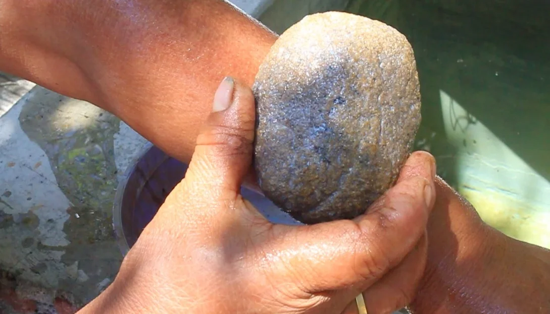 MUJER, AGUA, PIEDRA / WOMAN, WATER, STONE
