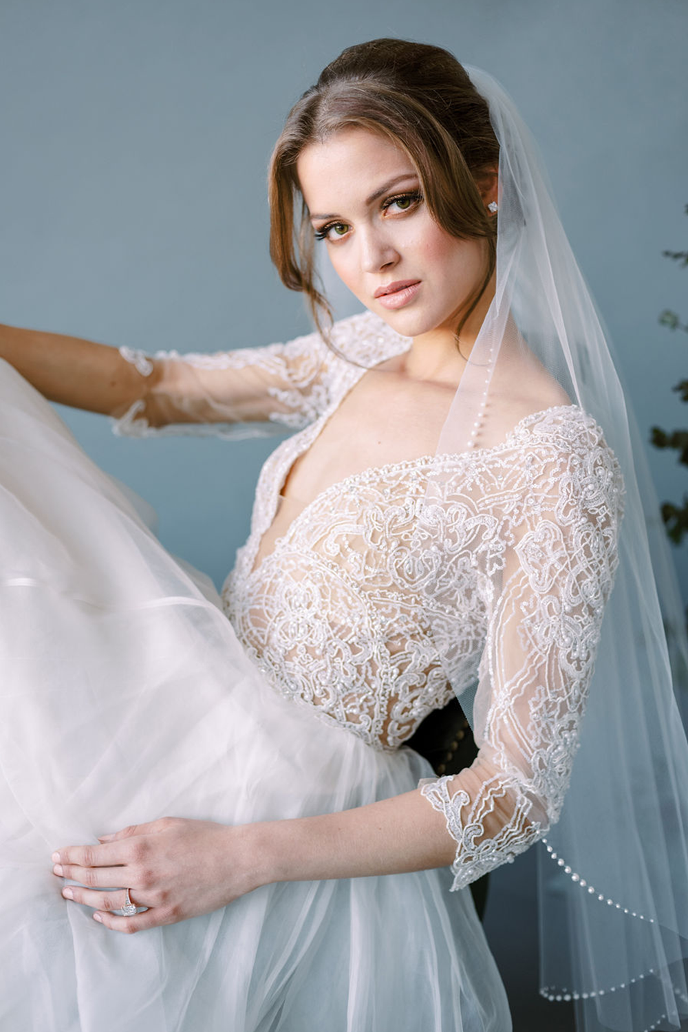 classic lace dress Marie Antoinette Dress and Cream Rococo Ball Gown – Vintage Lace Corset Dress with Ruffle Sleeves and Tiered Skirt Size 26W / Cream