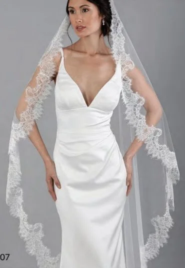 mantilla veil.jpeg