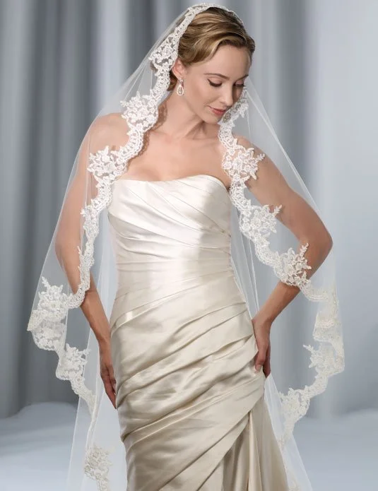 Mantilla veil.jpg