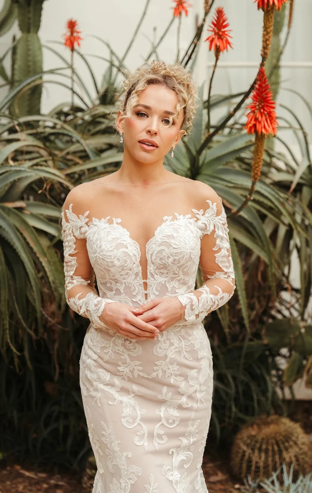 chinese dress ladies Embroidered Mermaid Silhouette Convertible Wedding Gown with Tulle Bridal Bolero main image 0