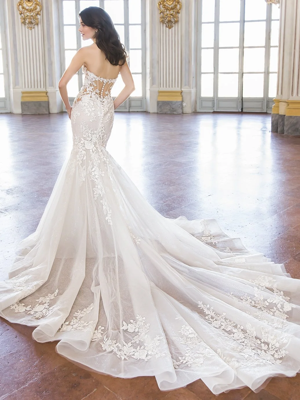 sweatheart wedding dress.jpg