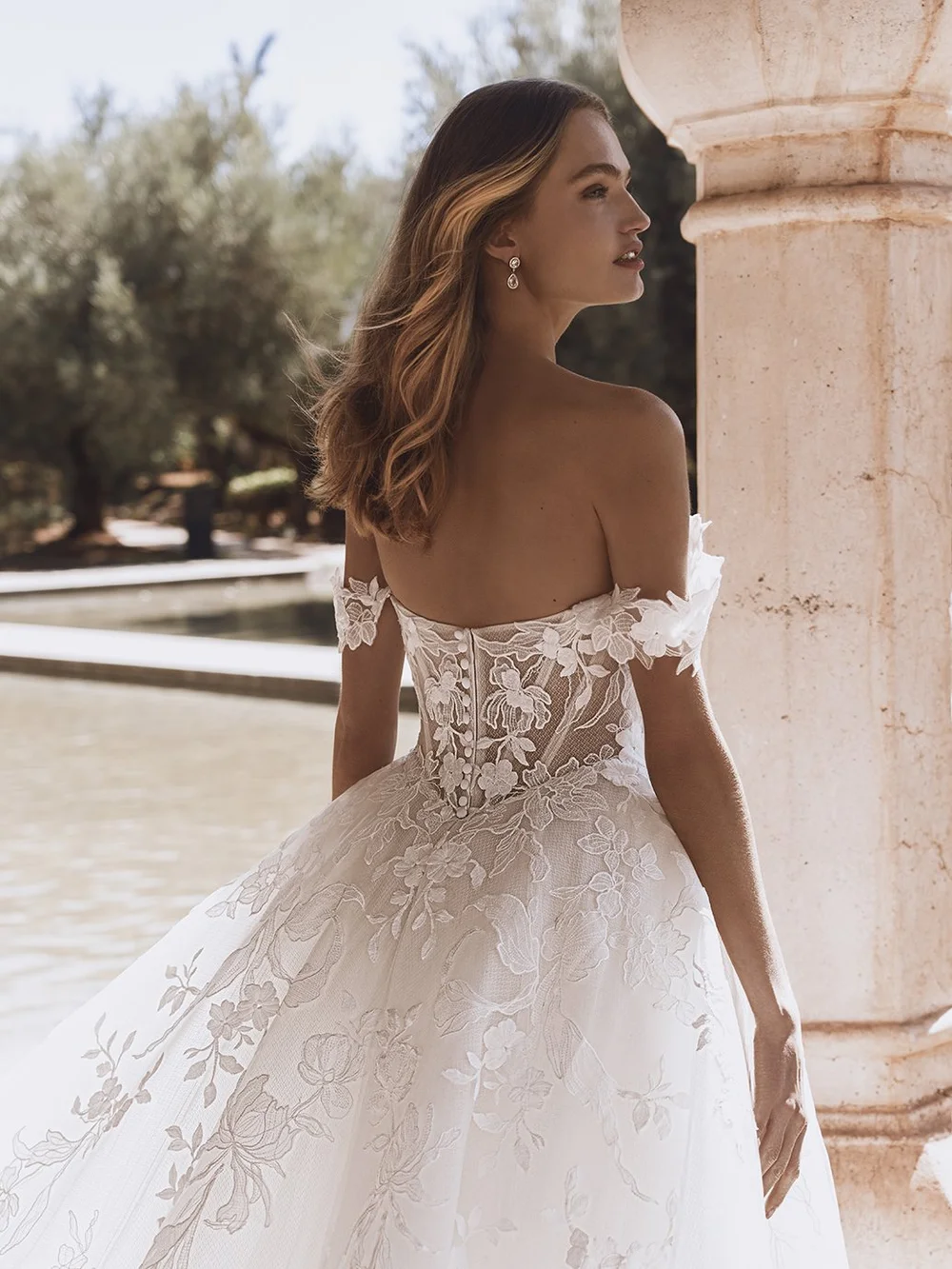 enzoani off the shoulder wedding dress Enzoani: Sadie