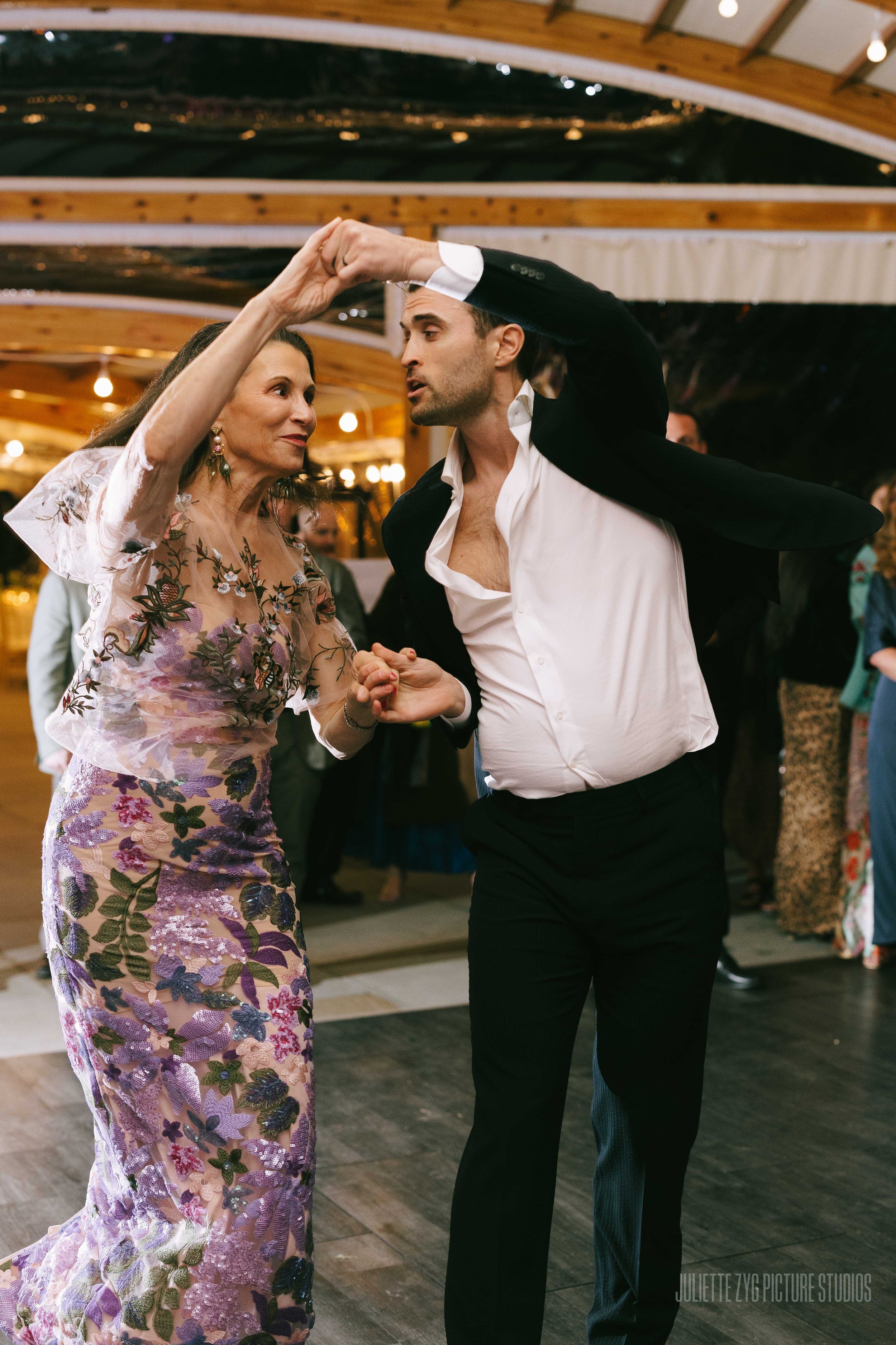 Christina&Calvin_SneakPeek_JZPS_low-90.jpg