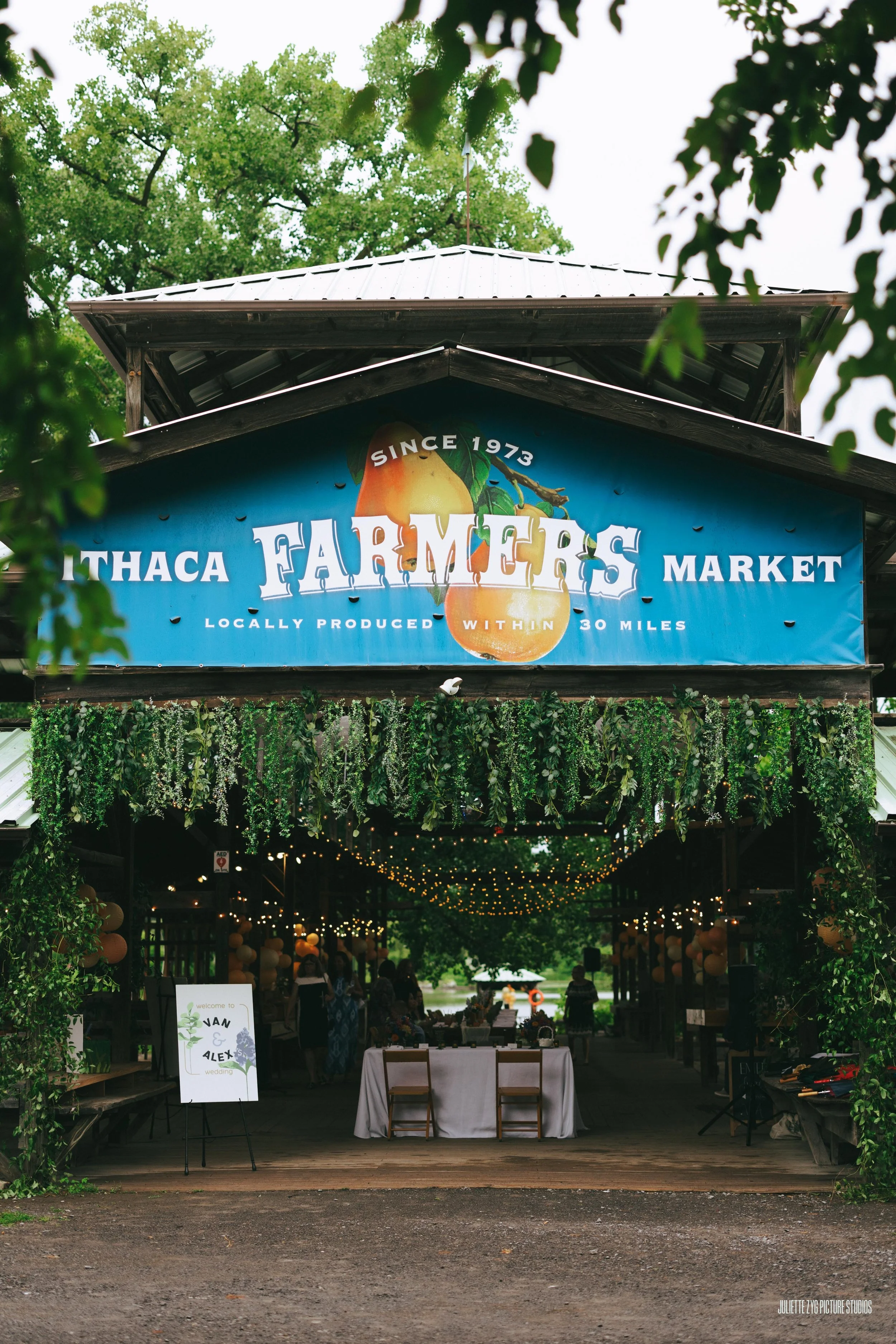 JZPS_Van&Alex_IthacaFarmersMarket-202.jpg