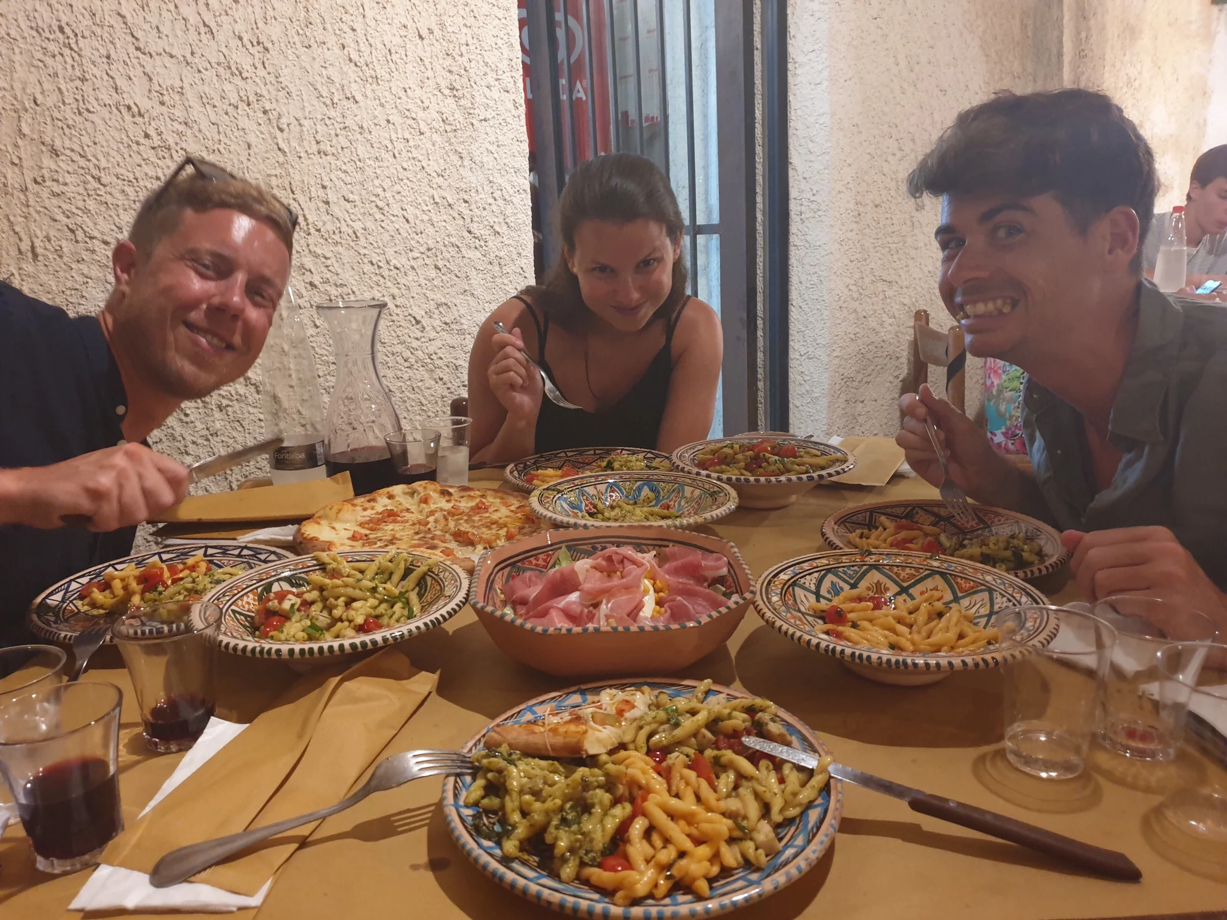 Mucha comida in Sicily (....and becoming accustomed to magnums of wine as the norm)
