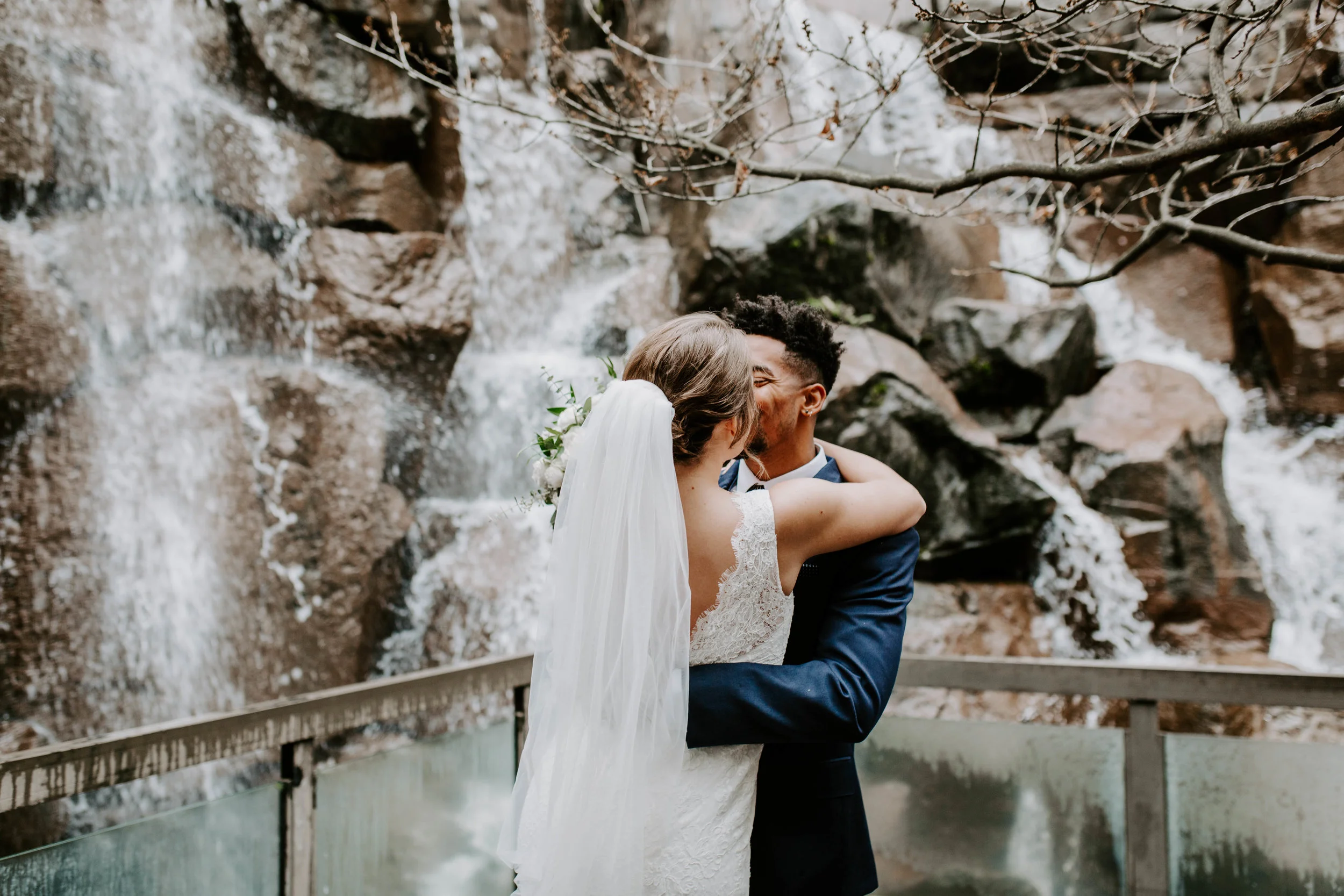 downtown seattle winter wedding first look