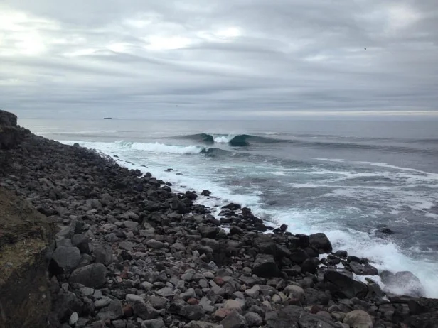 靠近雷克雅維克的浪點 The rock – Photo credit Arctic Surfers
