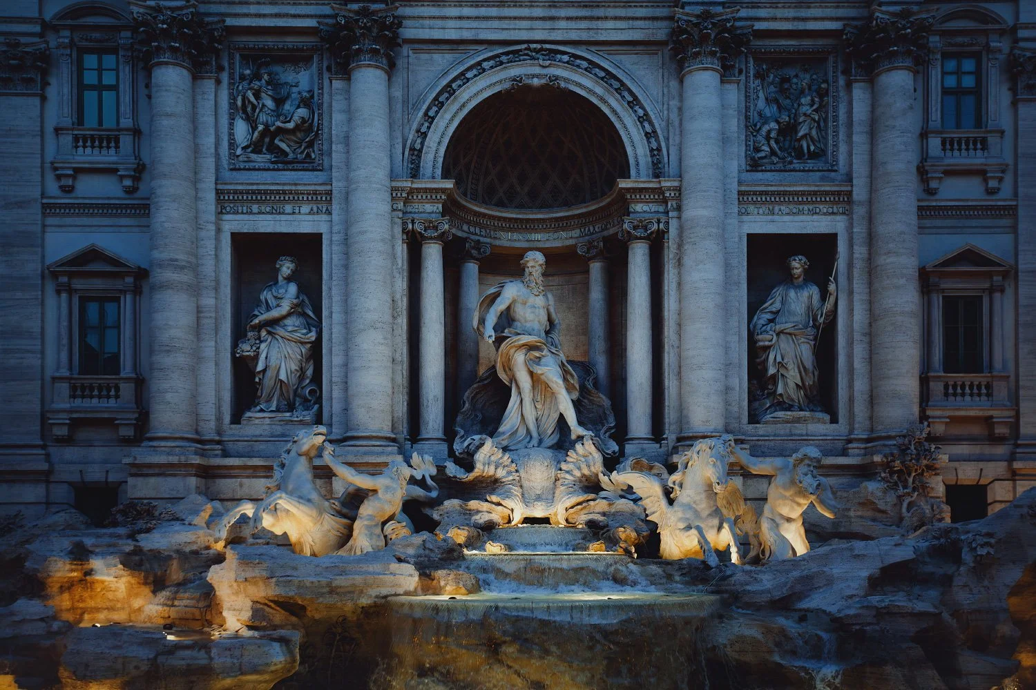  Trevi Fountain. Rome, Italy. 2017. 