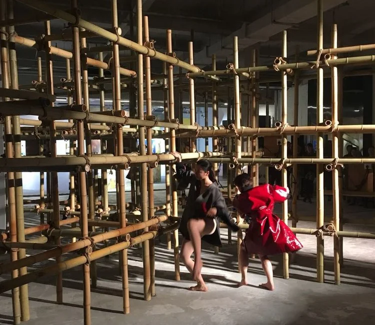 I COULD NEVER BE A DANCER担任编舞的舞蹈表演,服装来自于品牌Pigalle(Stéphane Ashpool) ,地点:百联集团时尚中心-衍庆里。