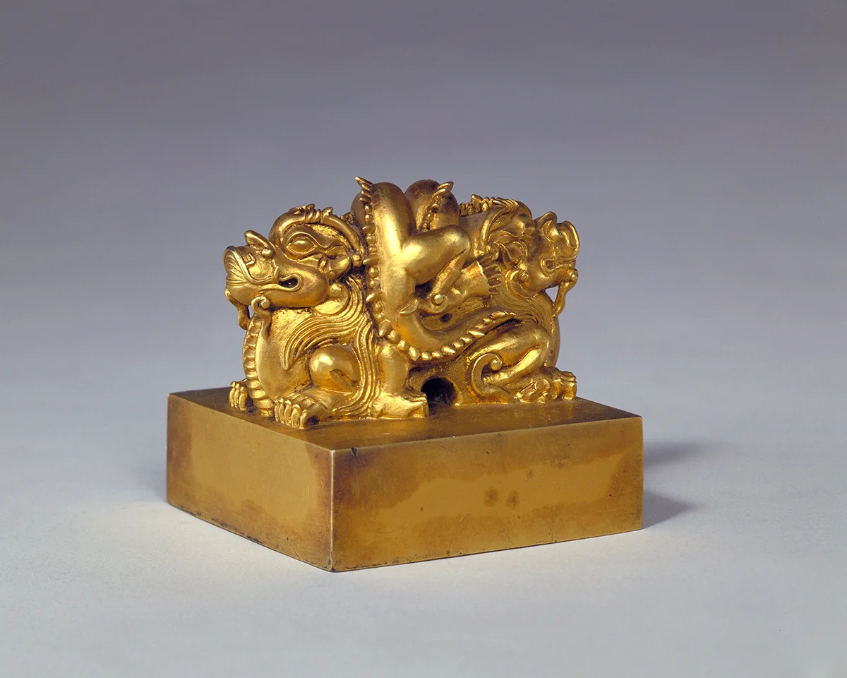 Sceau doré avec inscription “ Da Qing si Tianzi bao” (Grand Trésor Qing du Fils du Paradis) Règne Chongde (1636-1643), Dynastie Qing (1644-1911) Collection du Musée du Palais