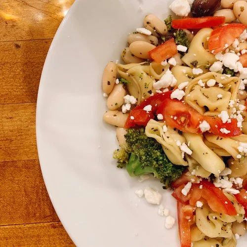 A Greek-Inspired Tortellini Pasta with Broccoli
