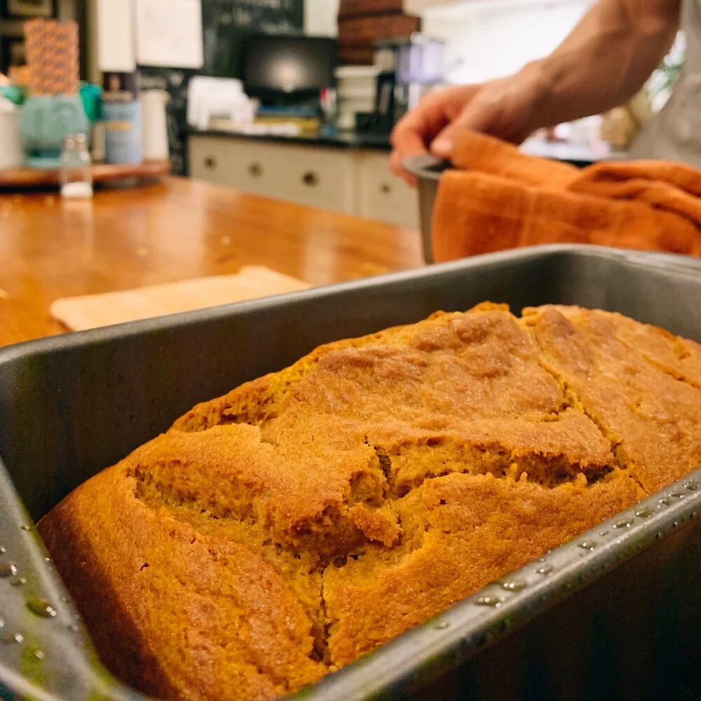A Super Easy &amp; Delicious Pumpkin Bread Recipe