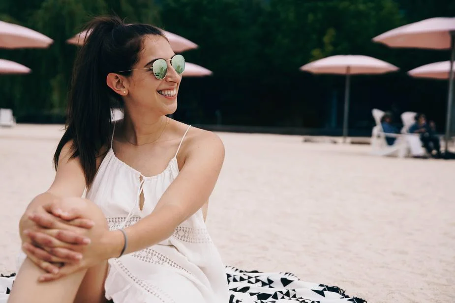 summer-beach-smiles_925x.jpg