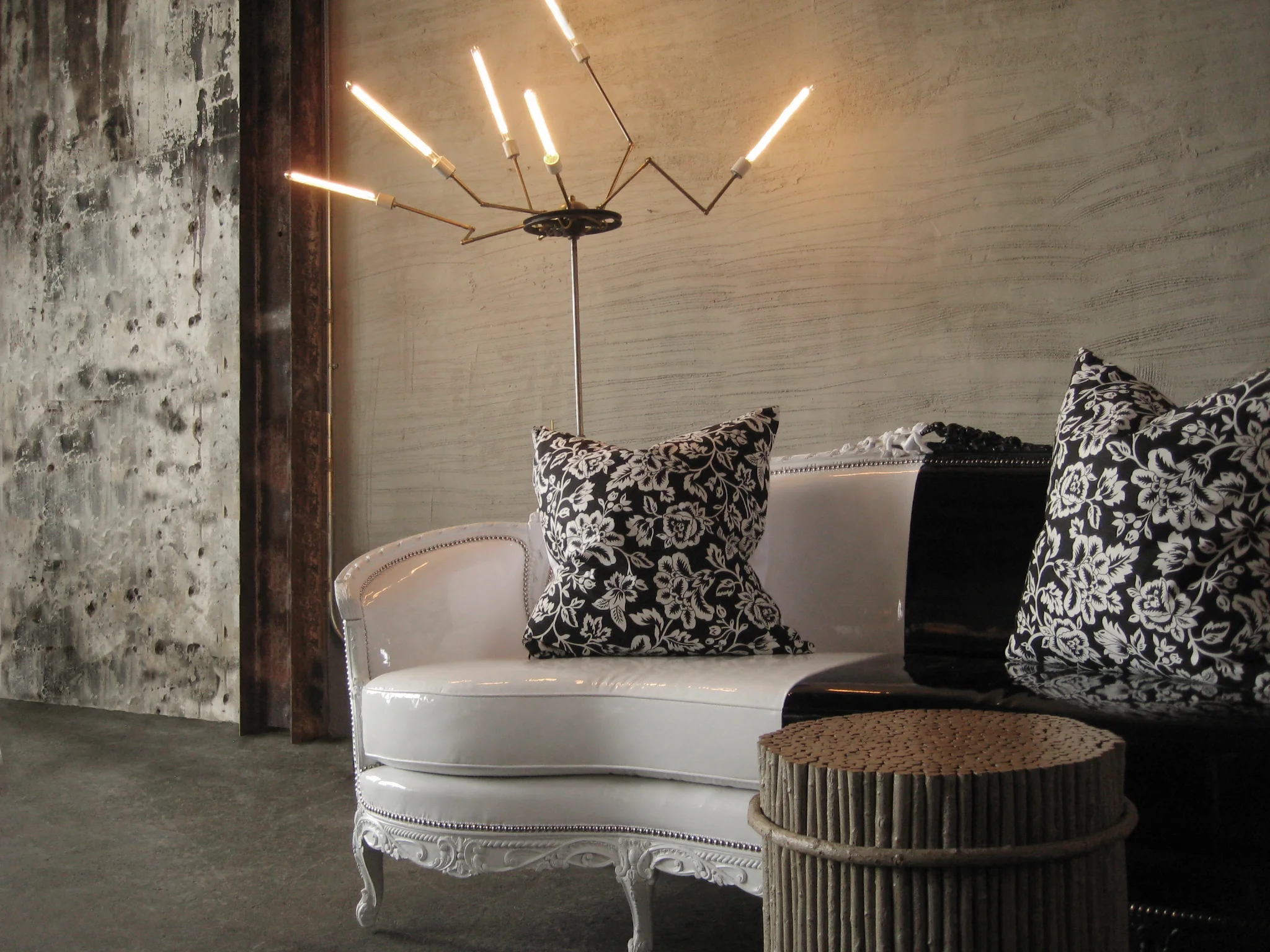 24#settee scene_2.jpg