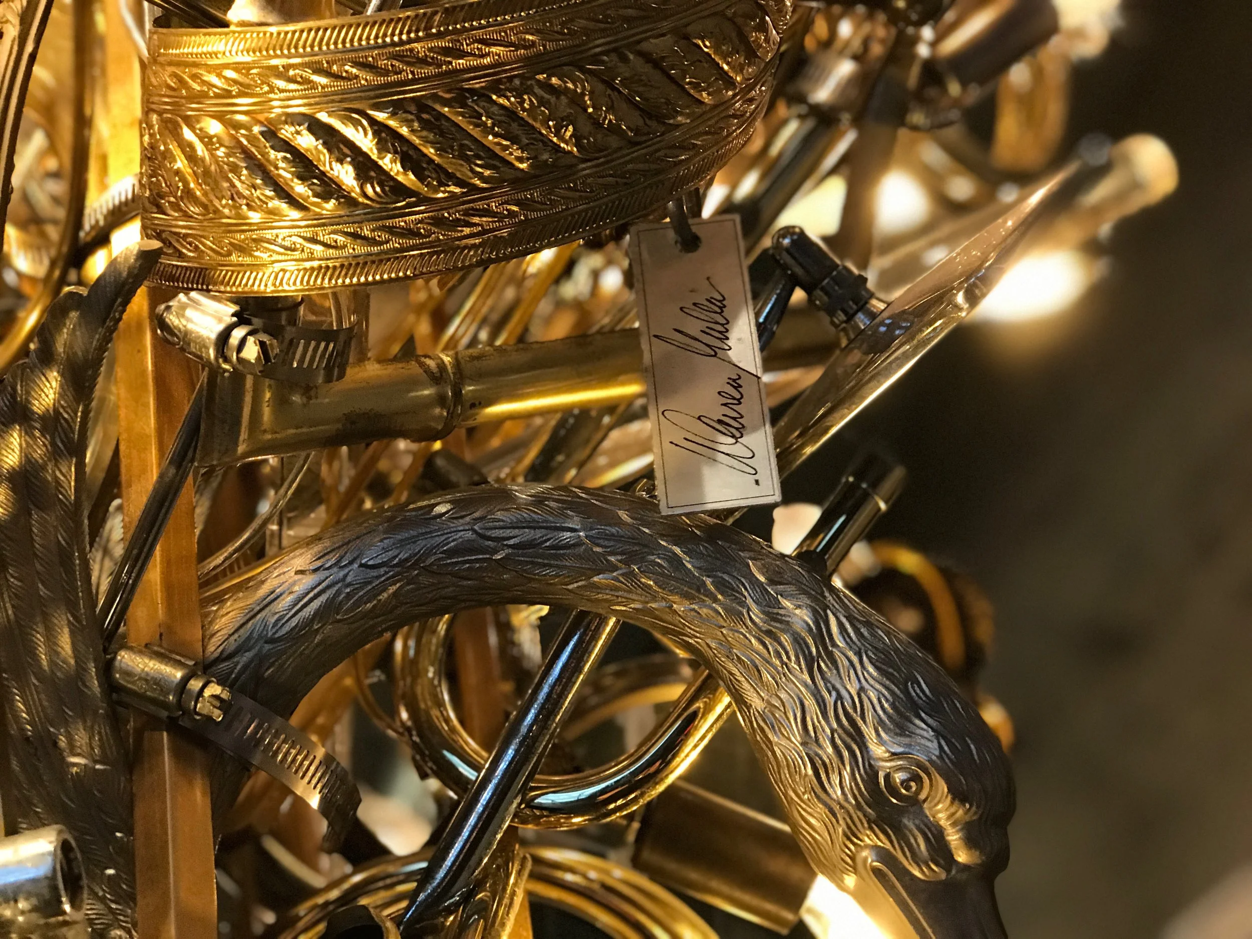  Warren’ light sculptures have a tendency to be both delicate and strikingly robust at the same time. This confluence of disparate pieces that seems like they always belonged together in a fierce, luxurious and brilliant work. 
