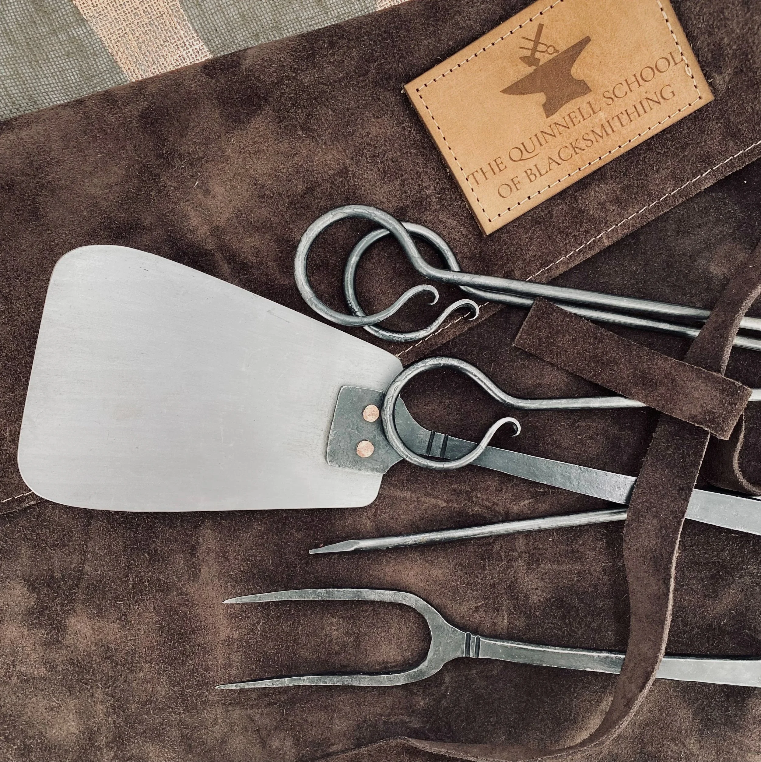 Make+your+own+BBQ+Tools+in+Leather+Tool+Roll.jpg