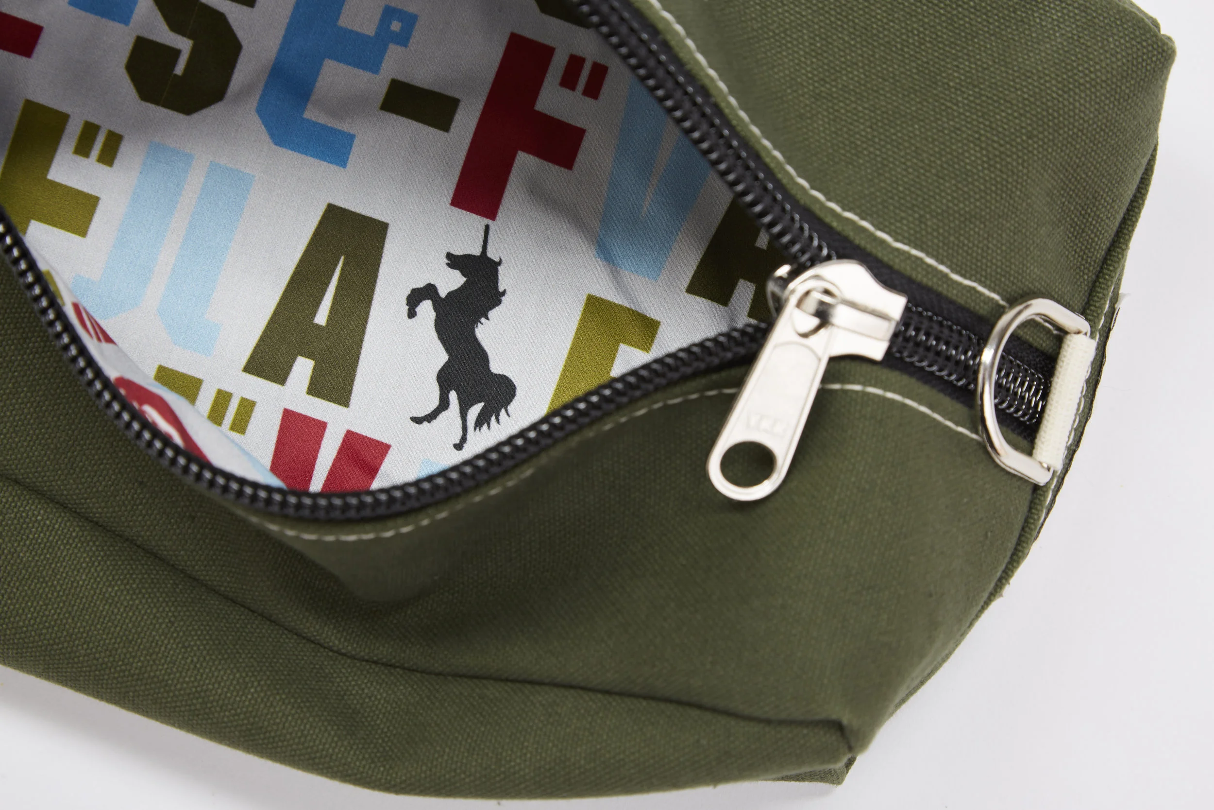 VWS_DuffleBags_Dopp_Kit_Dtl.jpg