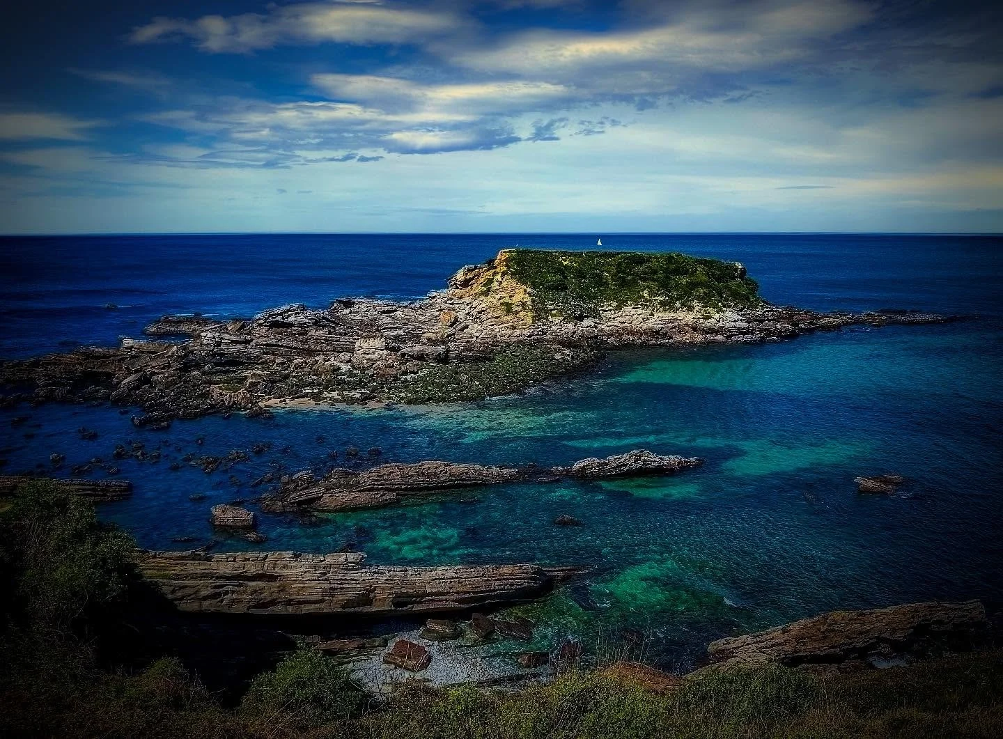 Blue skies over the Bay of Biscay in Hondarribia Akartegi.