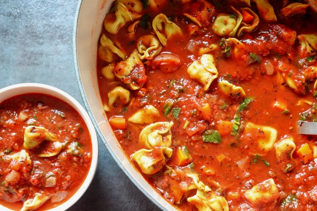 Tomato and Spinach Tortellini Soup