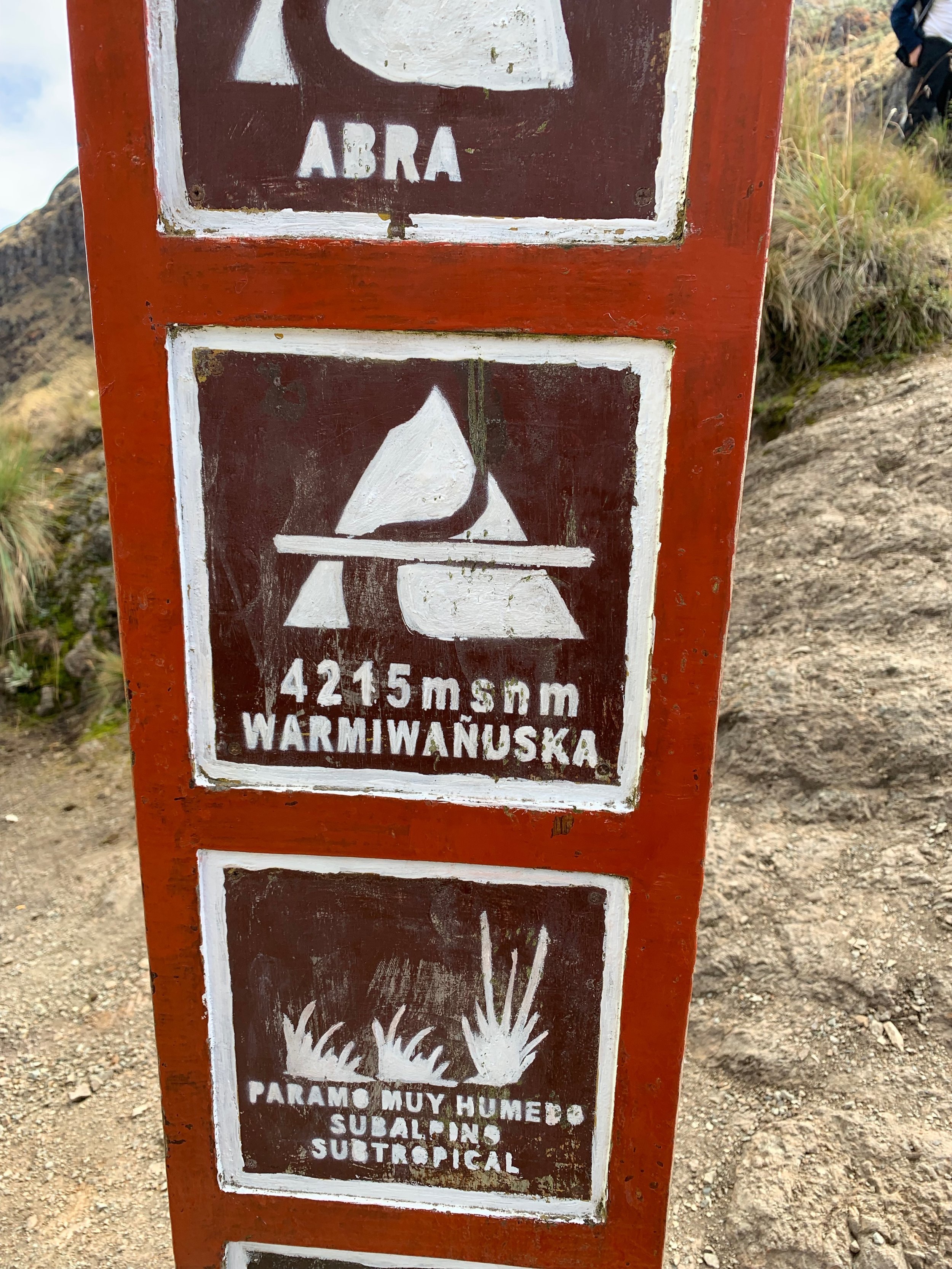 13,828 ft (4215 m)