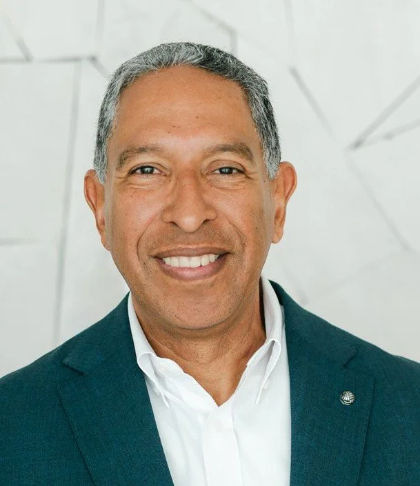 Headshot of Dr. Antonio Jimenez, integrative oncologist, founder and Chief Medical Officer of Hope4Cancer Treatment Centers, and international educator.