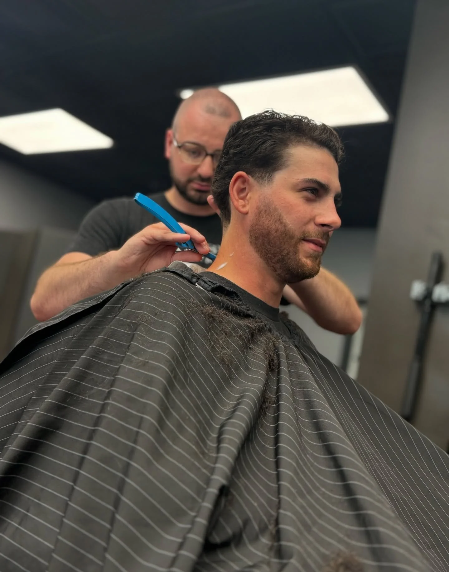 Precision in every cut, passion in every detail.
Every service tells a story, every haircut is THE VIBE 🌪️ 
#photo #photography #barber #hair #barbering #fyp #discoverpage #explore #artist #photographer #hair #barbershop #oikos #turkey #rottiseriec