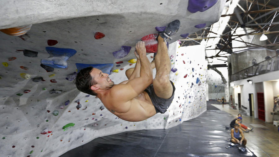 L.A.'s Stronghold Climbing Gym aims for a firm grasp of the community (Los Angeles Times)