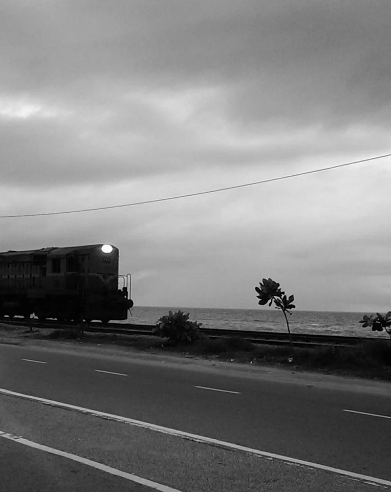 Near Wellawatte Railway Station, Colombo (2016). Photo by Kalyani Ramnath.
