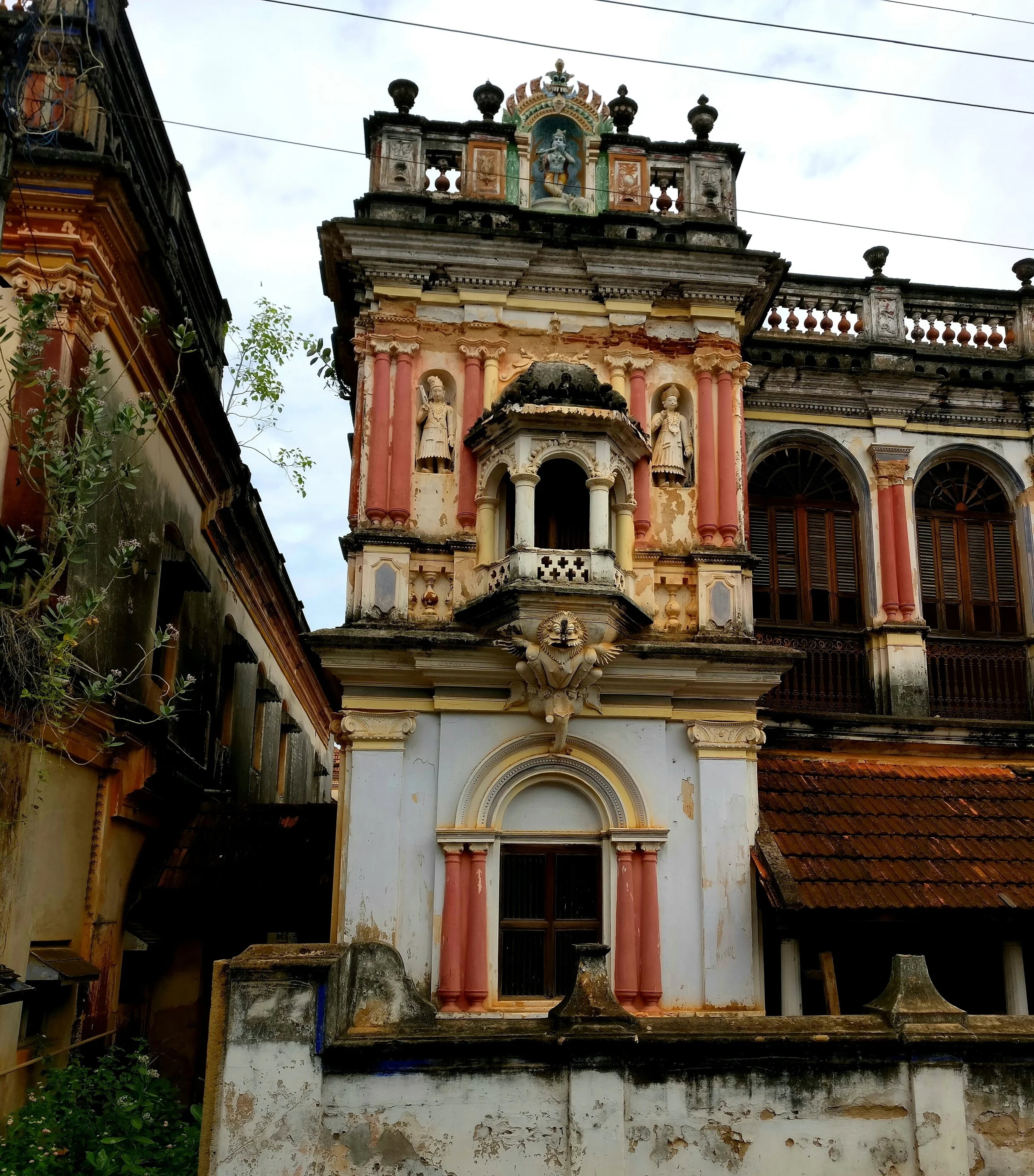 Facade of a Chettiar Mansion, Kanadukathan (2017). Photo by Kalyani Ramnath.