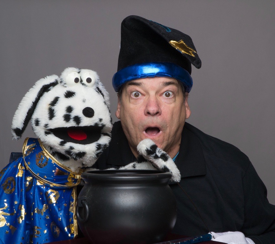Digger and David in The Magic Pot.