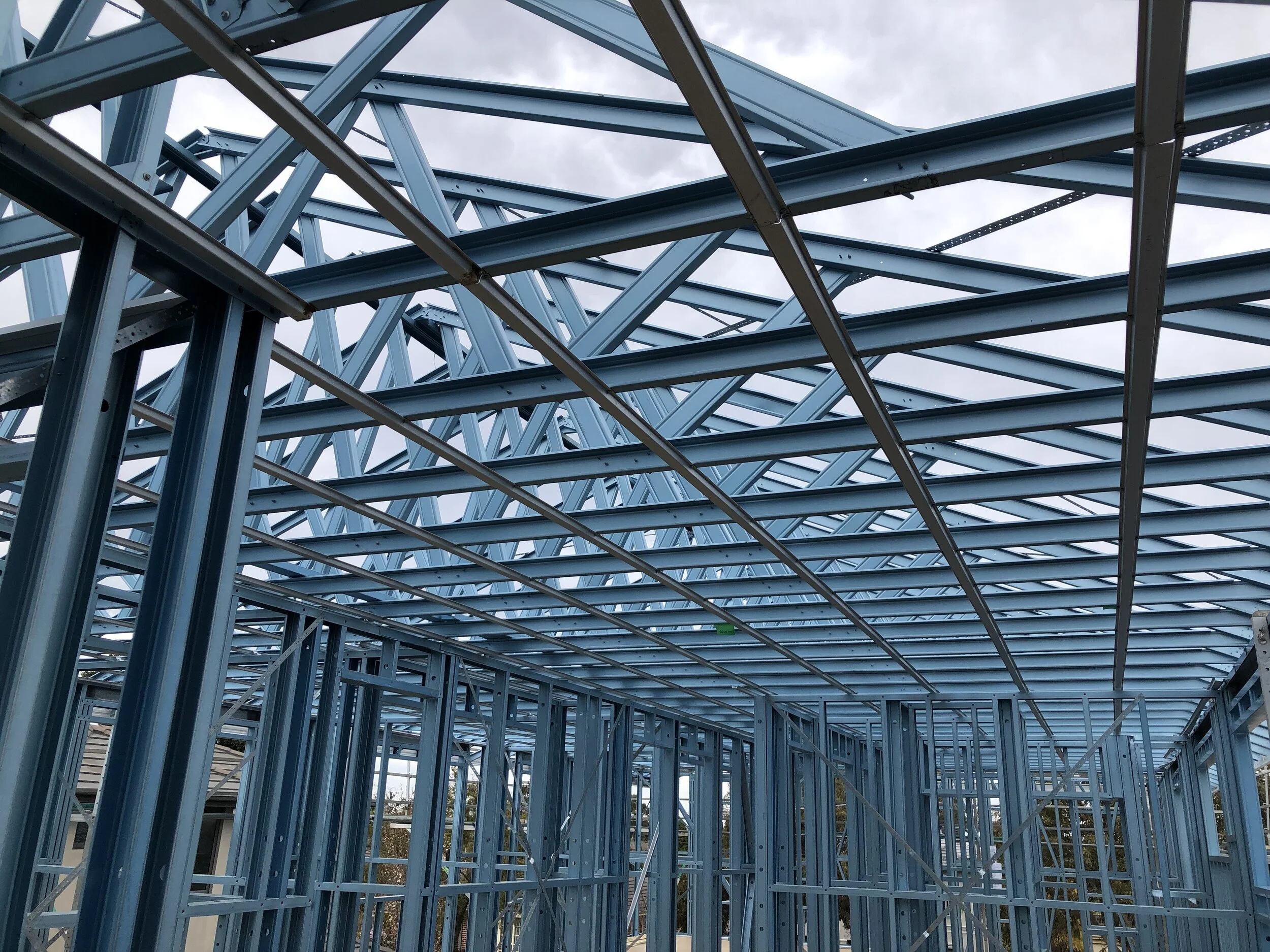 Perfectly straight trusses