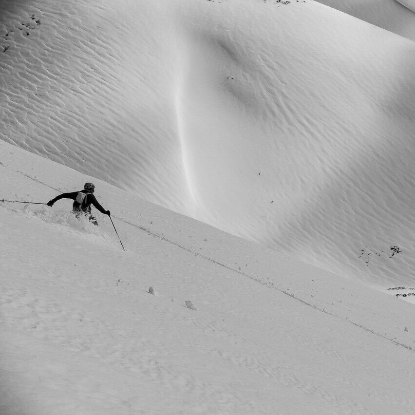 Throwback to some powder days in Iceland . 

#icelandtravel #skiiceland #earnyourturns #backcountryskiing #ig_iceland #skimo #skimountaineering #blackandwhitephotography #blackandwhiteart