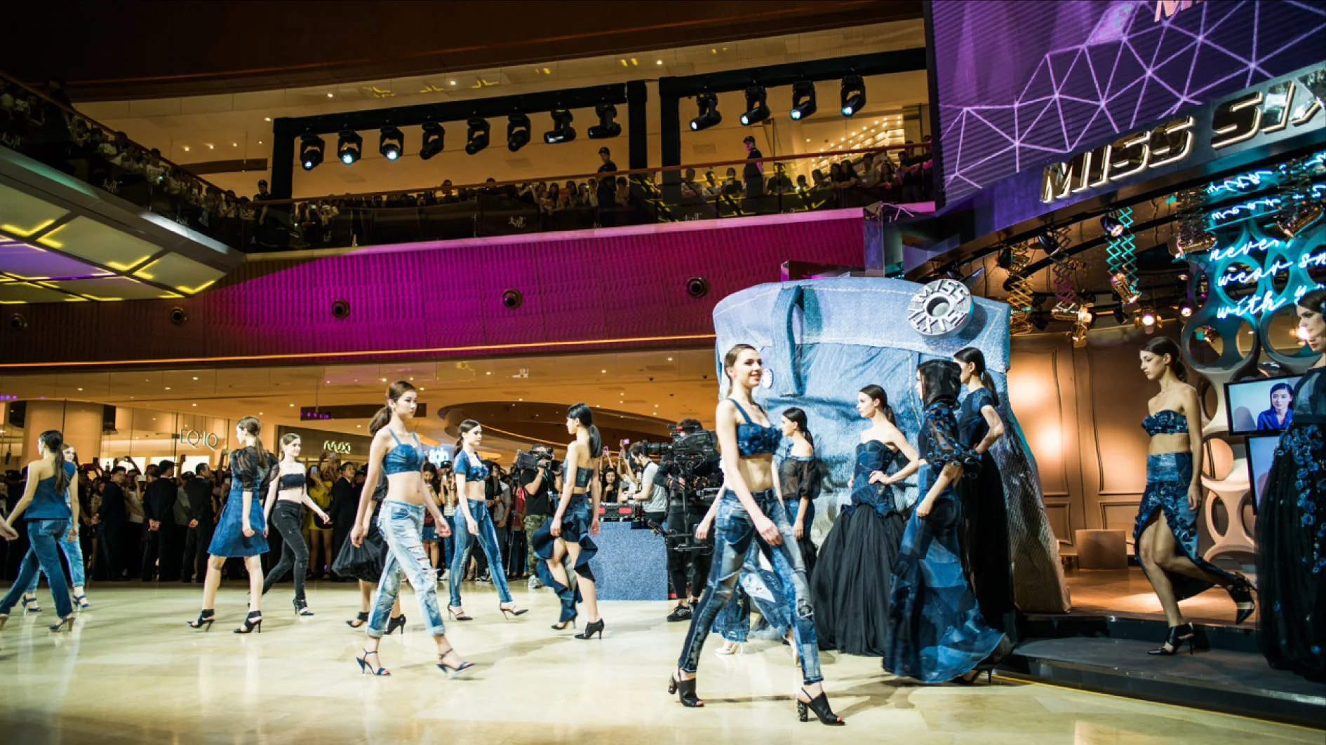 pop up store 16-9-08.jpg