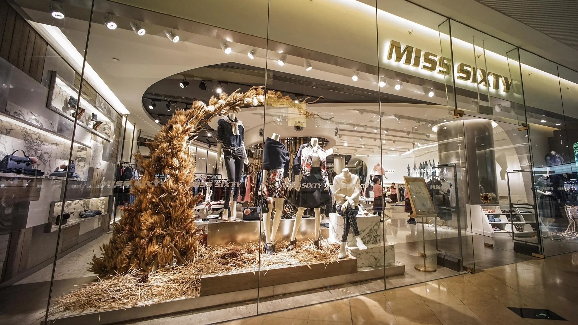 Guangzhou, China 16-9-06.jpg