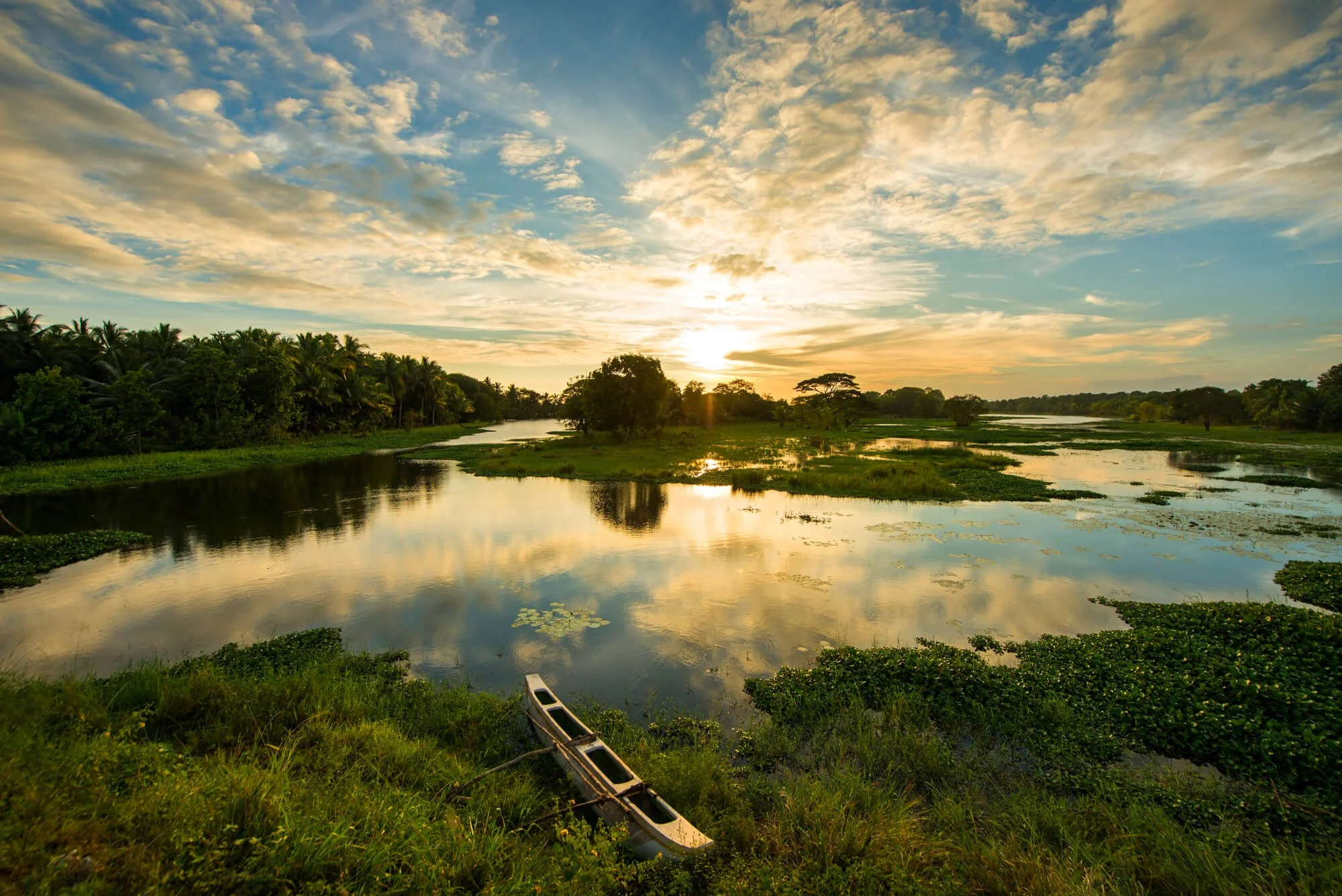 The-Mudhouse-Sri-Lanka-15 boat on lake.jpg