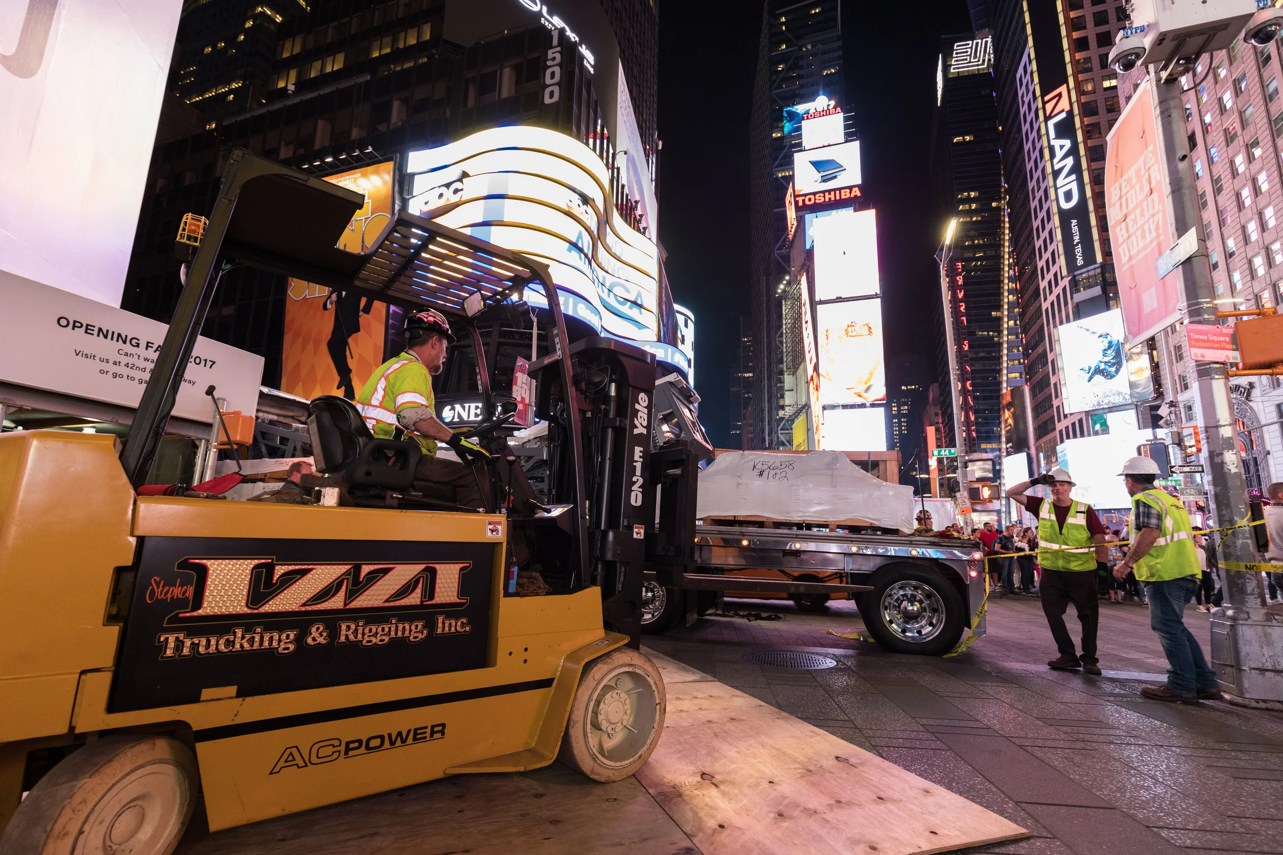 Stephen Izzi Trucking & Rigging.