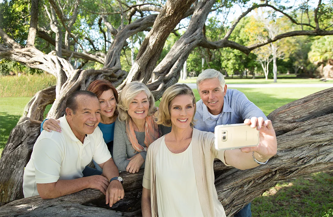 LR_Selfie_Park_US_SELECT_FULL_rgb.jpg