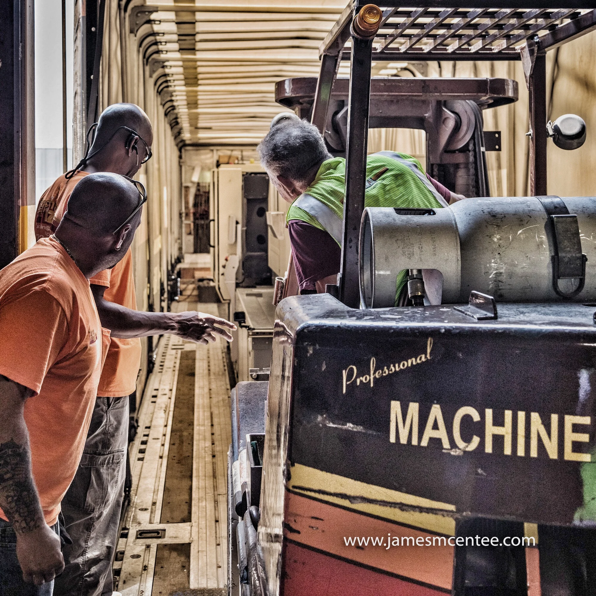 Stephen Izzi Trucking & Rigging.