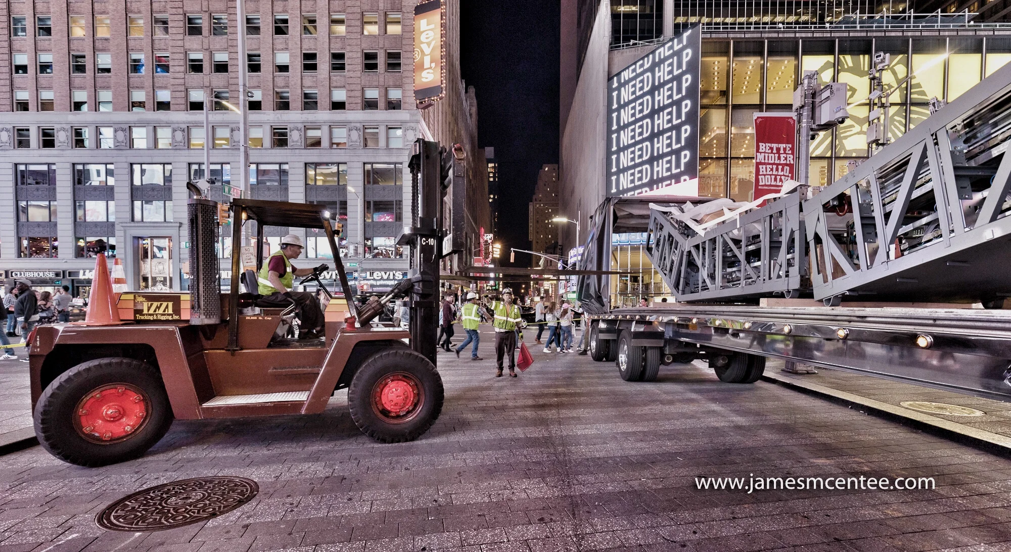 Stephen Izzi Trucking & Rigging. 